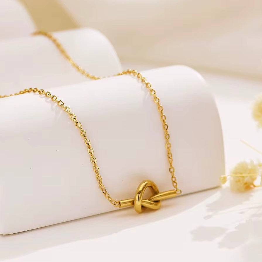 18kt Gold Plated Simple Heart knot Collarbone Chain Necklace, Lily