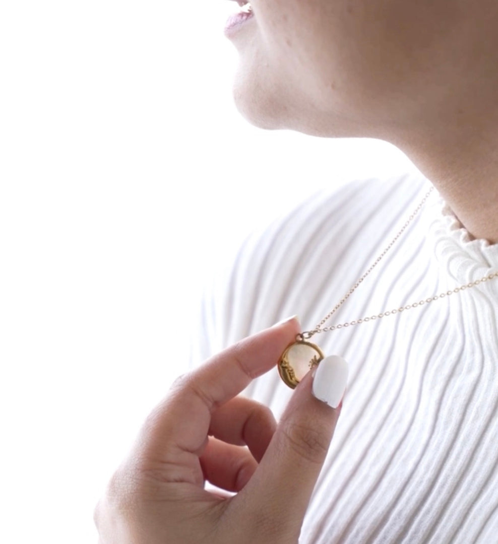 18 KT Gold Plated Dainty Shell Sun & Moon necklace, Paulami - Inaya Accessories