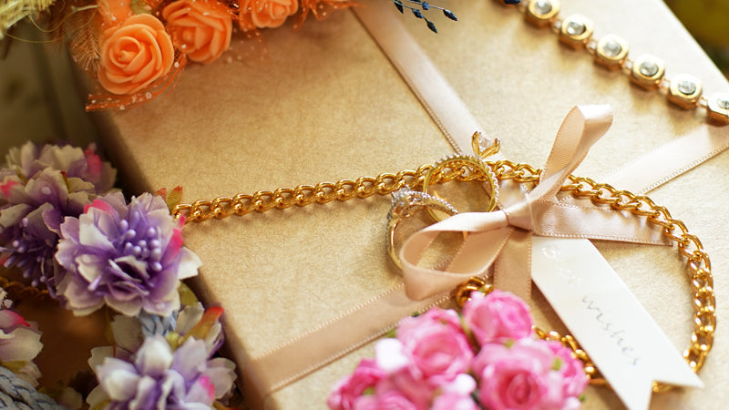 Festive glam made easy: dazzling accessories for festive season