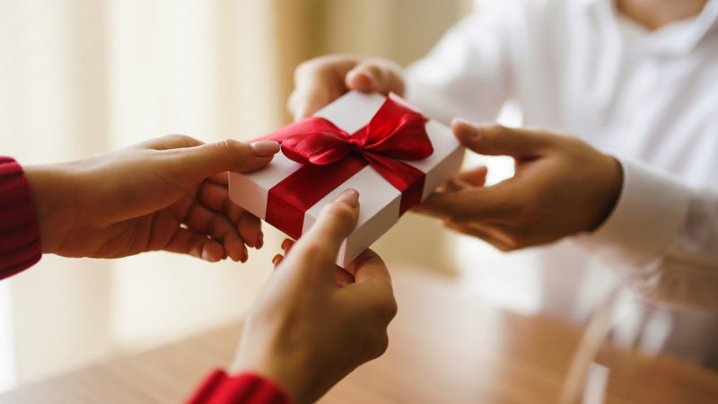 Style meets sentiment: why gold plated accessories wins friendship day