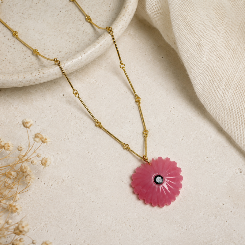 18KT Gold Plated Bar Link Chain Necklace with Carved Natural Stone Daisy Pendant