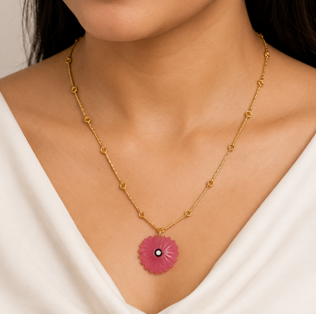 18kt gold plated bar link chain necklace with carved natural stone daisy pendant