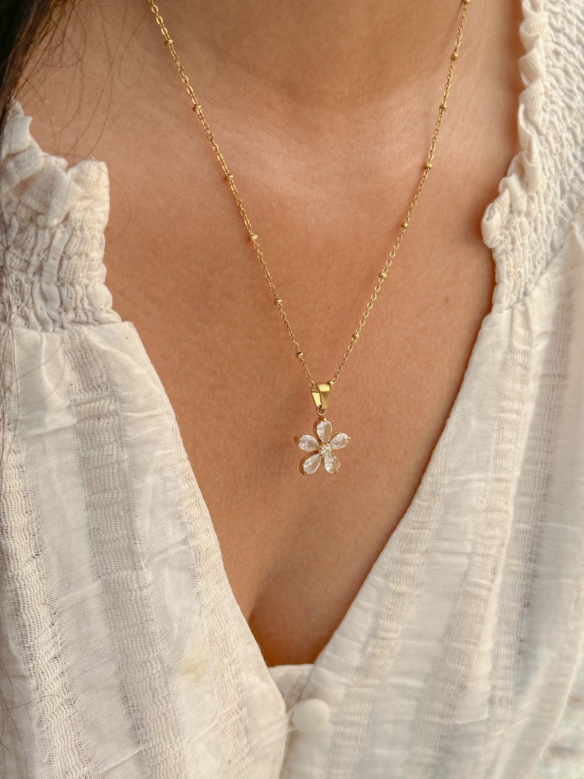 18kt gold plated rolo chain dainty daisy flower pendant necklace, lorelai