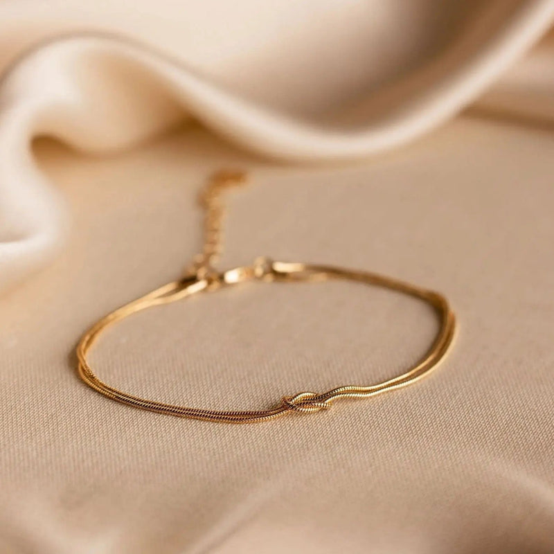18kt Gold Plated Minimalistic Knot Twisted Bracelet, Hermoine