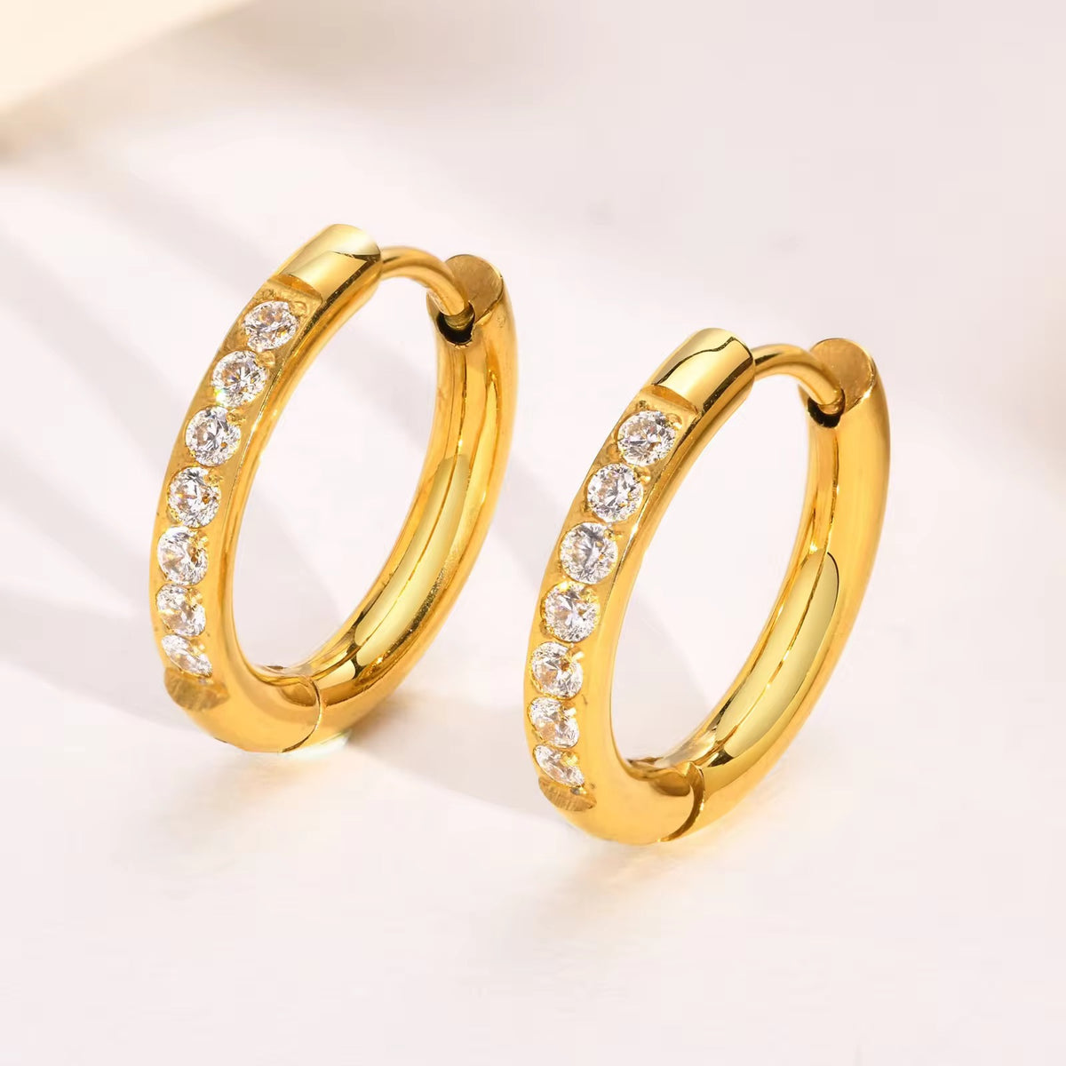 18 kt gold plated dainty piercing huggies, pari