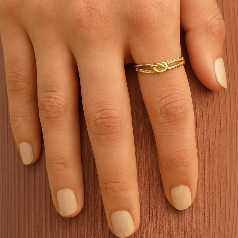 Ring dunne band gedraaid met zirkonia's - De Goud Winkel Ring dunne band gedraaid met zirkonia's - De Goud Winkel