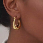 Load and play video in Gallery viewer, 18 KT Bali Hoop earrings
